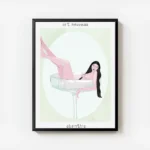 affiche art nouveau dune femme a la peau rose aux cheveux noirs dans un verre a avec cadre.webp