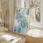 affiche artistique aquarelle abstraite avec des carres aux nuances de bleu et de salon beige.webp