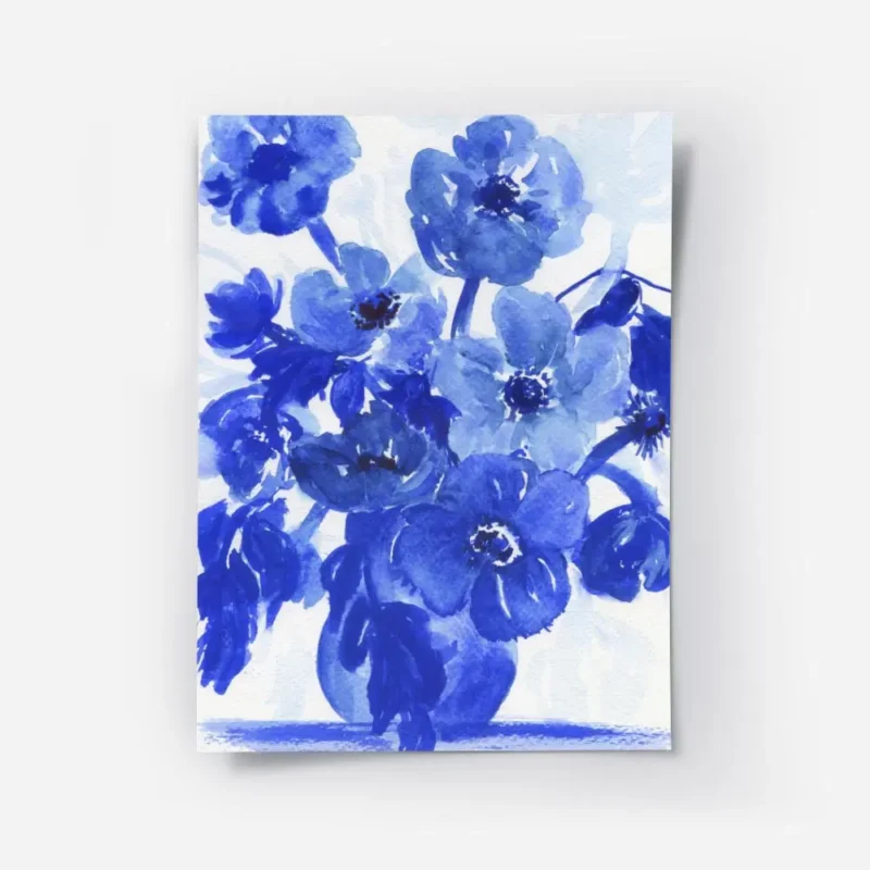 affiche artistique avec illustration de fleurs bleues et dun vase bleu sur fond .webp