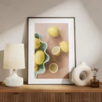 affiche artistique de citrons jaunes sur fond rose certains entiers et certains meuble.webp