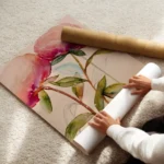 affiche artistique de pivoines roses aquarelle avec des feuilles vertes sur fond enroule.webp