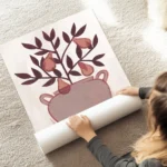 affiche artistique dun poirier avec des poires roses dans un vase beige style il au sol.webp