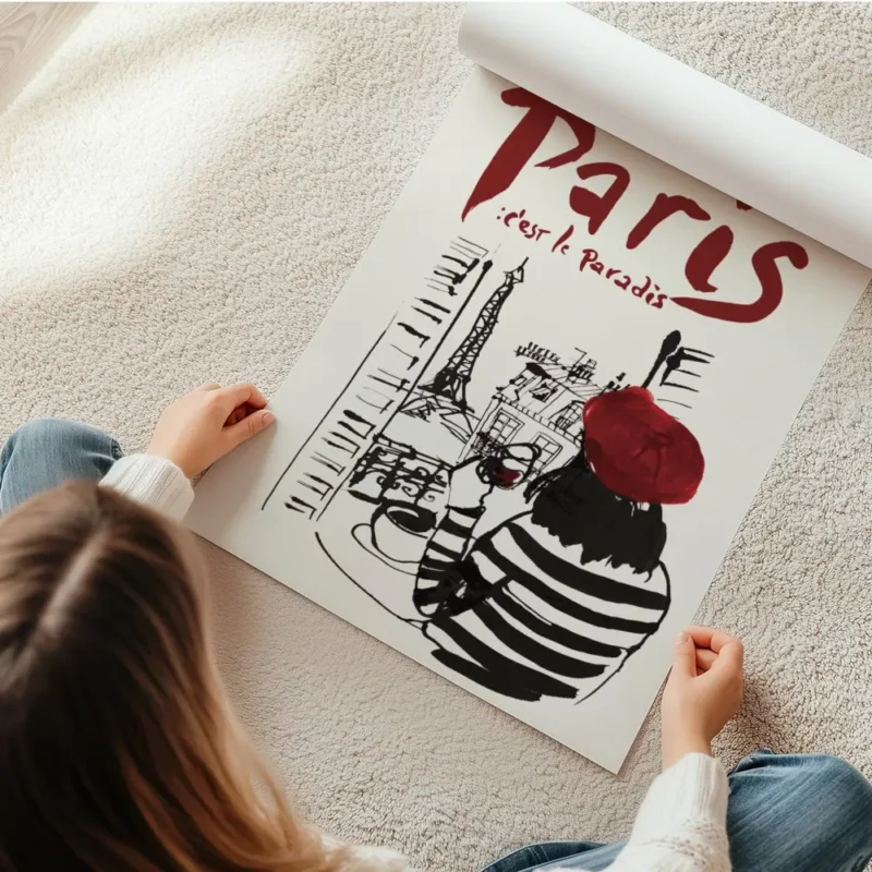 affiche artistique dune femme en beret rouge et mariniere admirant paris depuis en rouleau.webp