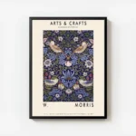 affiche arts crafts avec motif floral et oiseaux bleus verts et orange sur fond avec cadre.webp
