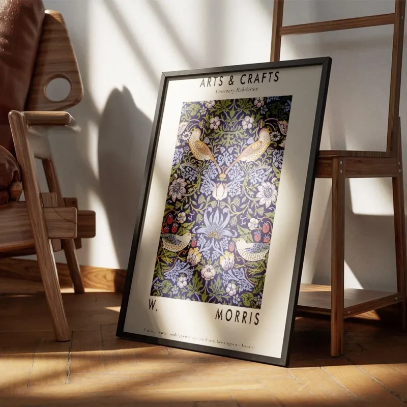 affiche arts crafts avec motif floral et oiseaux bleus verts et orange sur fond encadre.webp