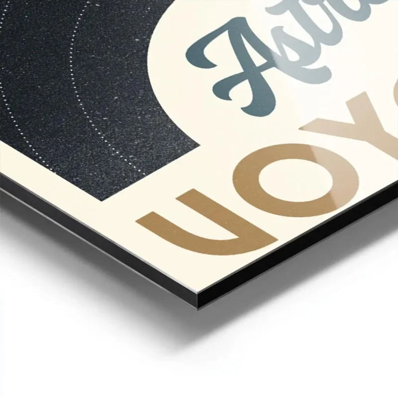 affiche astro voyager avec systeme solaire planetes en orbite et typographie ast aluminium.webp