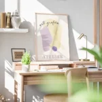 affiche atelier art no2 avec des formes graphiques en jaune et violet et du text bureau.webp