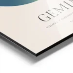 affiche aura energy gemeaux avec globe bleu et vert typographie gemeaux et symbo aluminium.webp