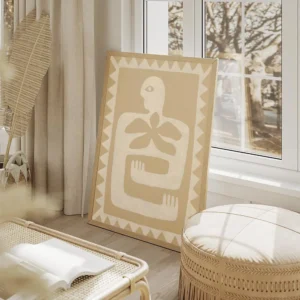 affiche aux couleurs beiges et blanc casse representant une silhouette humaine s salon beige.webp