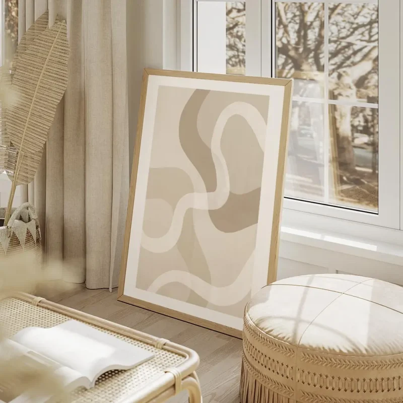 affiche aux formes abstraites et ondulees dans des tons de beige brun et blanc salon beige.webp