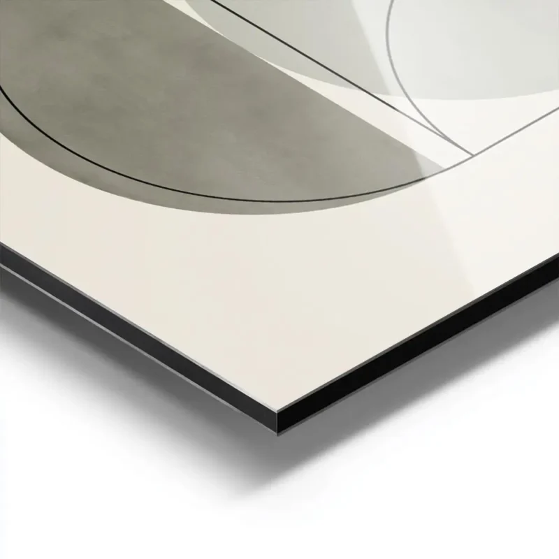 affiche aux formes geometriques vertes avec des lignes noires sur un fond beige aluminium.webp
