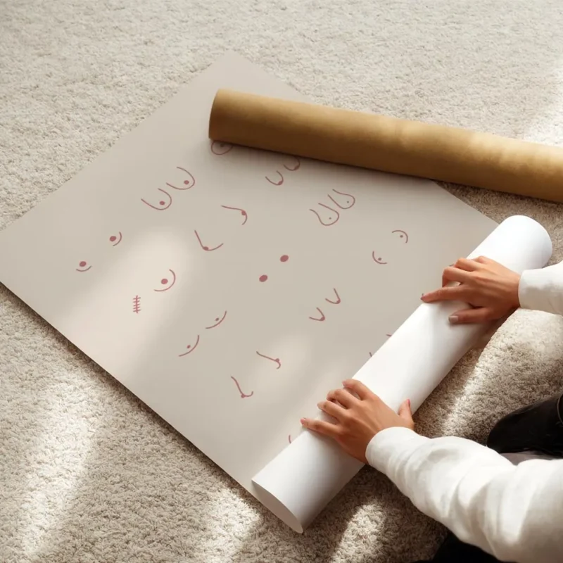 affiche avec 15 representations minimalistes de poitrines feminines de different enroule.webp