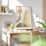 affiche avec cercle et arche dores lignes noires et forme verte sur fond beige bureau.webp