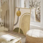 affiche avec cercle et arche dores lignes noires et forme verte sur fond beige salon beige.webp