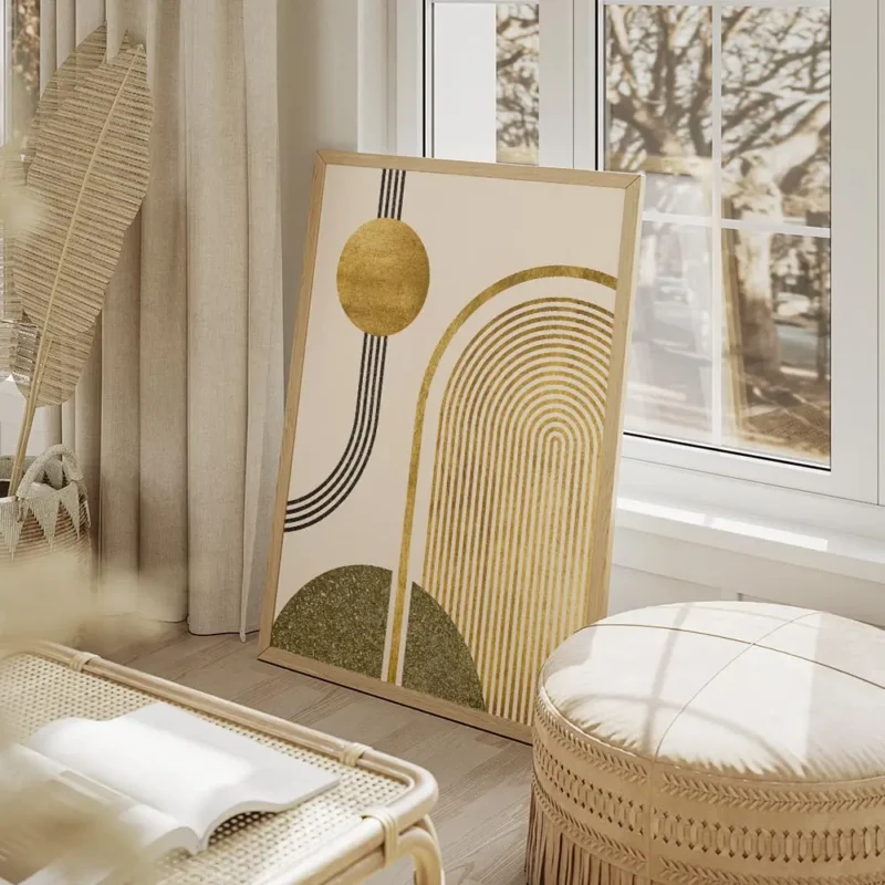 affiche avec cercle et arche dores lignes noires et forme verte sur fond beige salon beige.webp