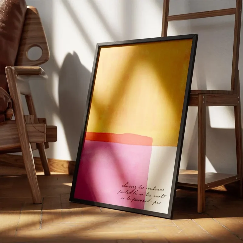 affiche avec des blocs de couleur jaune orange et rose fuchsia et la phrase lais encadre.webp