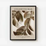affiche avec des branches aux feuilles marron et vertes sur un fond beige titre avec cadre.webp