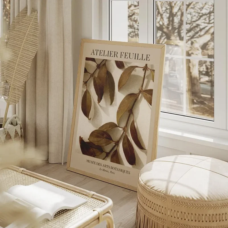 affiche avec des branches aux feuilles marron et vertes sur un fond beige titre salon beige.webp
