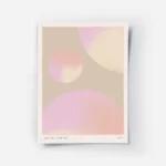 affiche avec des cercles pastel rose jaune et orange sur un fond beige typograph.webp