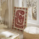 affiche avec des corps abstraits rouge beige fonce et vert presentant des yeux e salon beige.webp