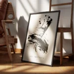 affiche avec des eclaboussures de peinture noire abstraite sur un fond beige et encadre.webp