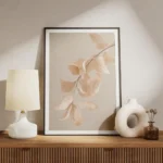 affiche avec des feuilles beiges et roses en cascade sur une branche sur un fond meuble.webp
