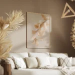 affiche avec des feuilles beiges et roses en cascade sur une branche sur un fond salon.webp