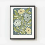 affiche avec des fleurs stylisees jaunes et bleues et des feuilles vertes sur un avec cadre.webp