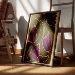 affiche avec des fleurs violettes et des feuilles vert fonce aux contours clairs encadre.webp