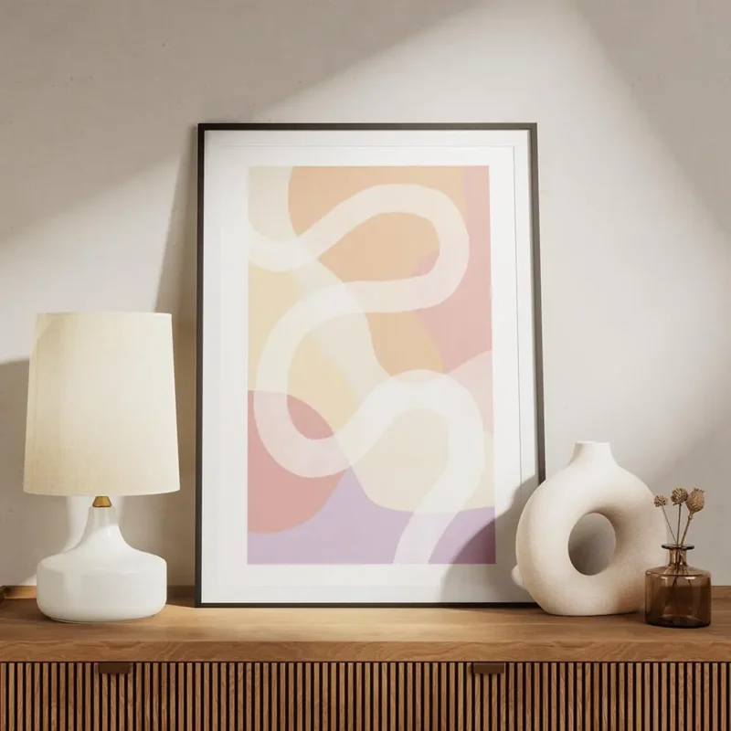 affiche avec des formes abstraites aux couleurs jaune rose orange et violet trav meuble.webp