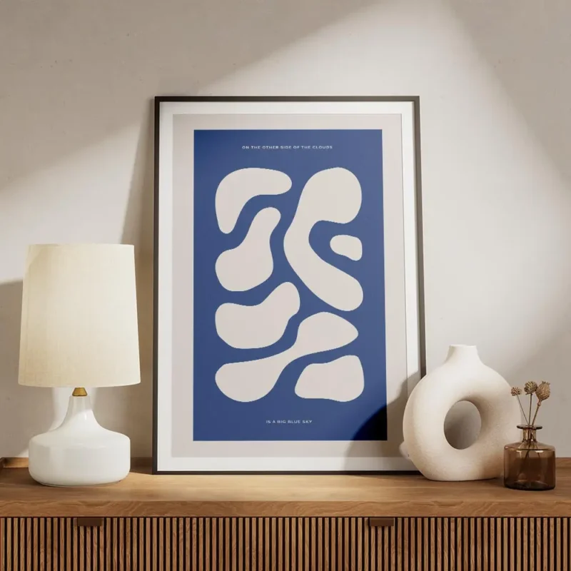 affiche avec des formes abstraites beige sur fond bleu fonce avec du texte en ty meuble.webp