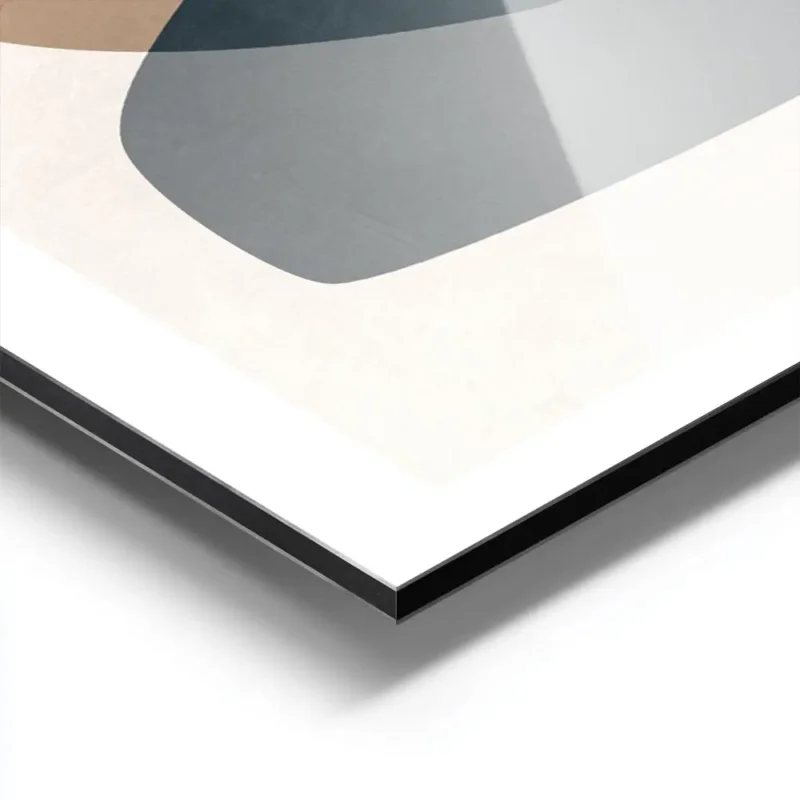affiche avec des formes abstraites en gris bleu beige et marron sur un fond clai aluminium.webp