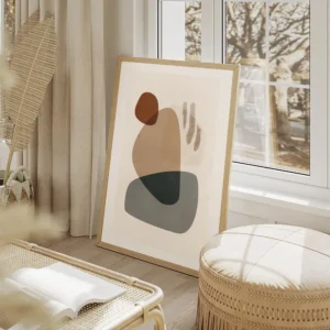 affiche avec des formes abstraites en gris bleu beige et marron sur un fond clai salon beige.webp