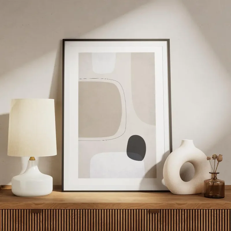 affiche avec des formes abstraites en gris clair beige et noir sur fond beige te meuble.webp