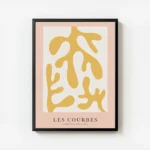 affiche avec des formes abstraites jaune moutarde sur fond beige clair bordure r avec cadre.webp