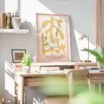 affiche avec des formes abstraites jaune moutarde sur fond beige clair bordure r bureau.webp