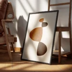 affiche avec des formes abstraites marron clair et fonce sur fond beige texture encadre.webp