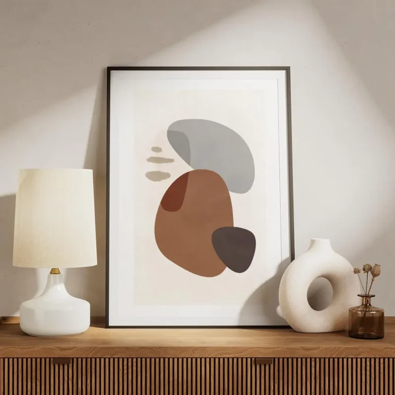 affiche avec des formes abstraites marron grises et noires sur un fond clair tex meuble.webp