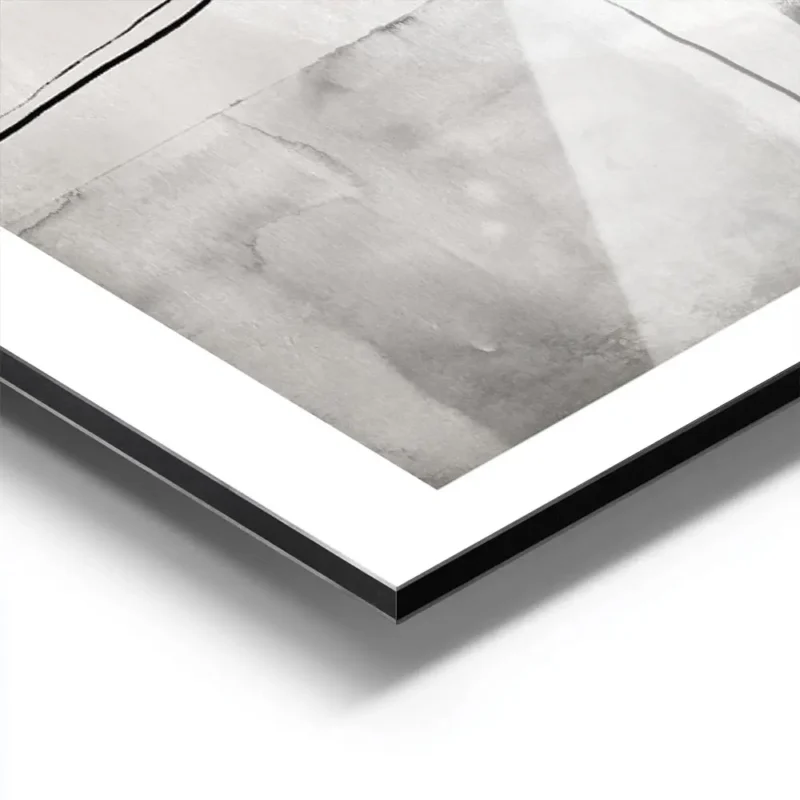 affiche avec des formes abstraites monochromes en noir gris et blanc et des lign aluminium.webp