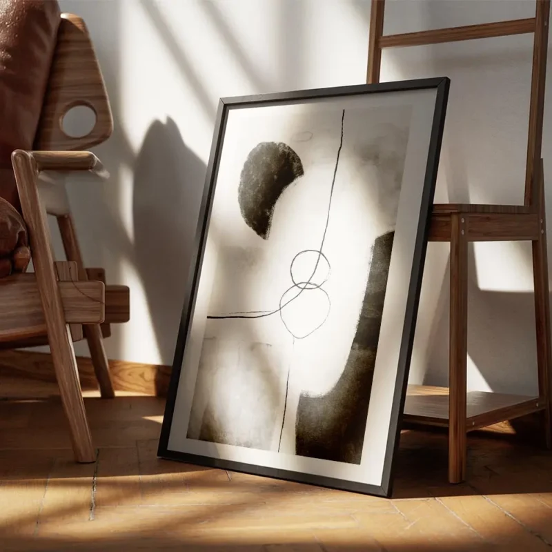 affiche avec des formes abstraites monochromes en noir gris et blanc et des lign encadre.webp