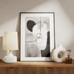 affiche avec des formes abstraites monochromes en noir gris et blanc et des lign meuble.webp