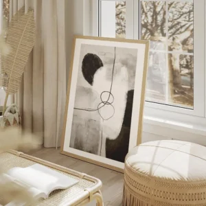 affiche avec des formes abstraites monochromes en noir gris et blanc et des lign salon beige.webp