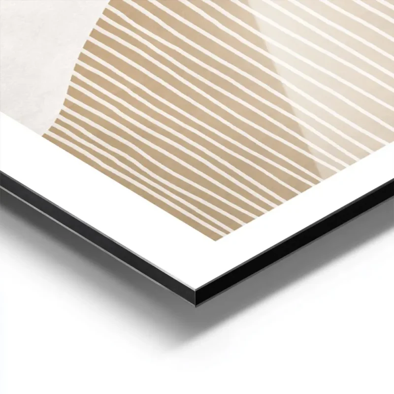 affiche avec des formes abstraites ondulees orange et blanches et des lignes ver aluminium.webp