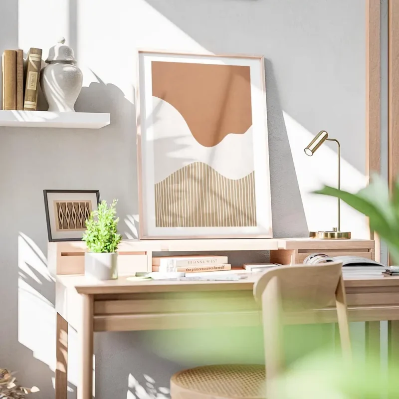 affiche avec des formes abstraites ondulees orange et blanches et des lignes ver bureau.webp