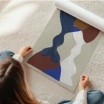 affiche avec des formes decoupees et superposees dans un style cubiste aux coule en rouleau.webp