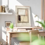 affiche avec des formes geometriques beige marron fonce et terracotta sur un fon bureau.webp