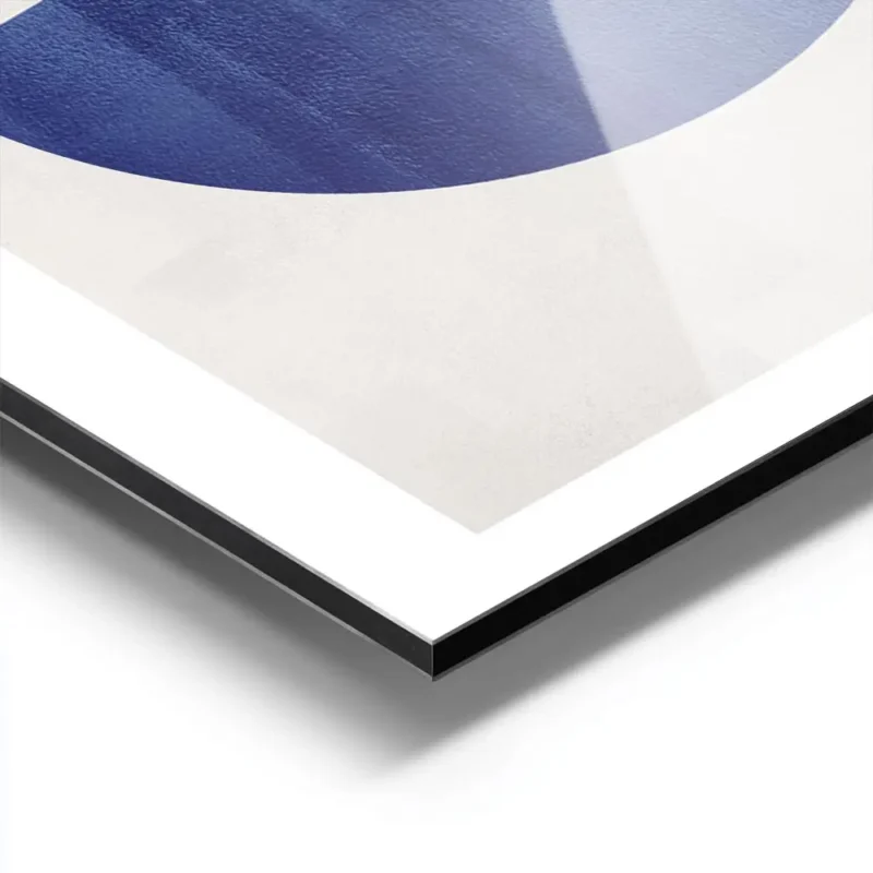 affiche avec des formes geometriques bleues et beiges sur fond gris beige typogr aluminium.webp