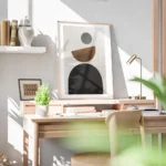 affiche avec des formes geometriques noires marron et grises sur un fond beige i bureau.webp