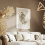 affiche avec des formes grises aquarelle et cercles dores abstraits projetes sur salon.webp