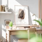 affiche avec des formes marron et beiges et des lignes abstraites peintes a laqu bureau.webp